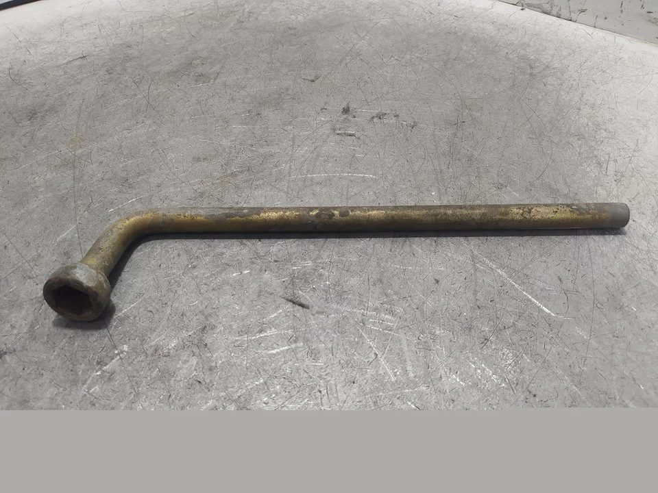 Foto de LLAVE RUEDA OTROS... MODELOS