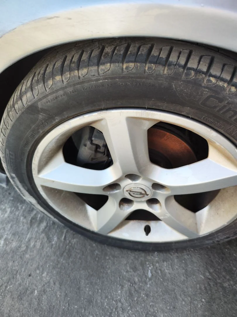 Foto de LLANTA OPEL ASTRA H GTC 1.7 16V CDTI (101 CV / 74 KW)