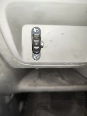 Foto de INTERRUPTOR OPEL VIVARO FURGÓN/COMBI 2.0 16V CDTI (114 CV / 84 KW)