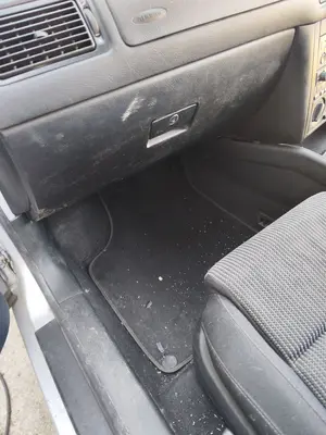 Foto de GUANTERA VOLKSWAGEN GOLF IV BERLINA (1J1)(10.1997) 1.9 TDI (131 CV / 96 KW)