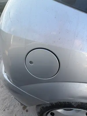 Foto de TAPA EXTERIOR COMBUSTIBLE FORD FOCUS BERLINA (CAK)