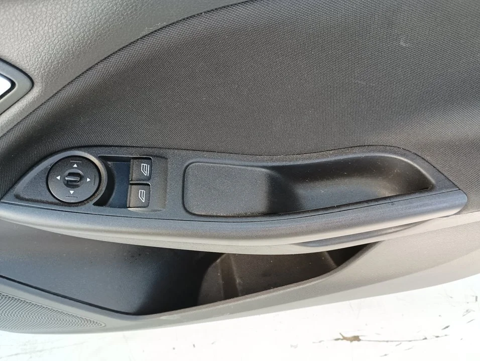 Foto de MANDO ELEVALUNAS DELANTERO DERECHO FORD FOCUS SPORTBREAK (CB8) 1.6 TDCi CAT (95 CV / 70 KW)