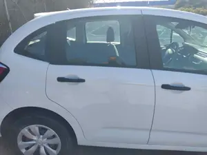 Foto de PUERTA TRASERA DERECHA CITROEN C3 1.4 HDi (68 CV / 50 KW)
