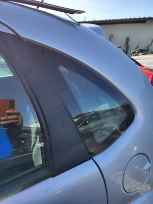 Foto de LUNA CUSTODIA TRASERA IZQUIERDA CITROEN C3 1.4  (73 CV / 54 KW)