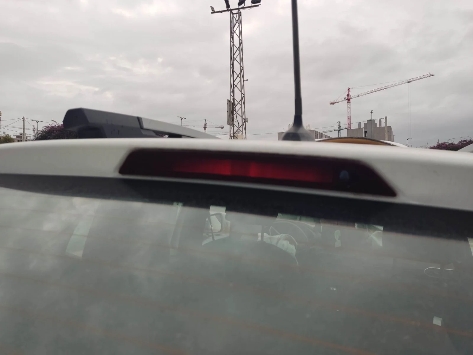 Foto de LUZ CENTRAL DE FRENO DACIA SANDERO III 1.0 TCE CAT (91 CV / 67 KW) referencia 265906237R