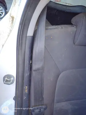 Foto de CINTURON SEGURIDAD TRASERO DERECHO KIA RIO (UB) 1.2 CAT (86 CV / 63 KW)