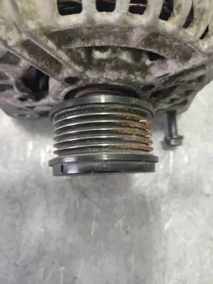Foto de ALTERNADOR RENAULT CLIO III 1.5 dCi Diesel CAT (86 CV / 63 KW) referencia 8200390675 foto 3