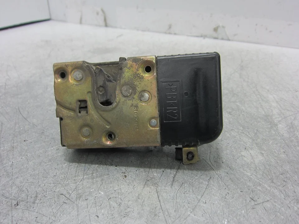 Foto de CERRADURA PUERTA DELANTERA DERECHA PEUGEOT 206 1.4 (75 CV / 55 KW)