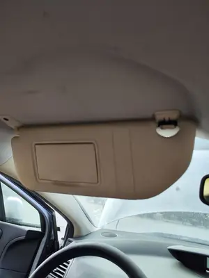 Foto de PARASOL IZQUIERDO CITROEN C4 BERLINA 1.6 16V HDi (90 CV / 66 KW) foto 2