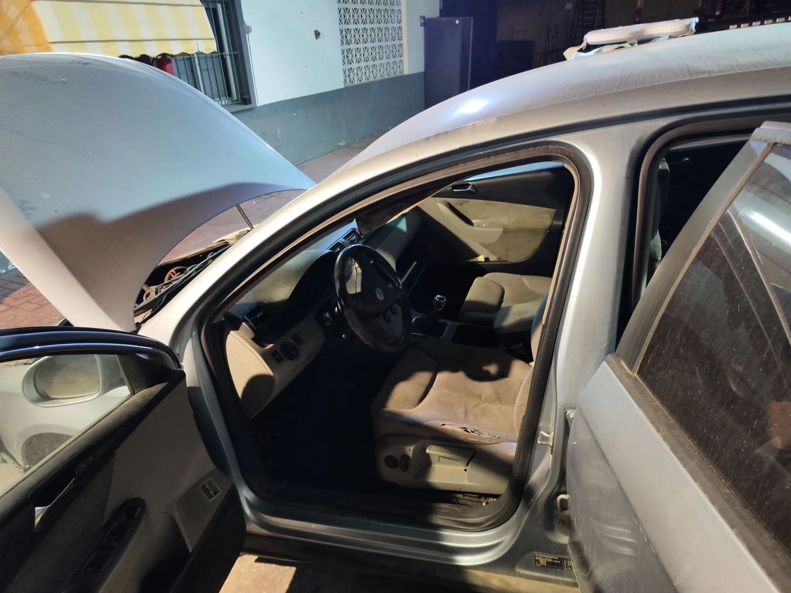 Foto de GOMAS CONTORNO PUERTA VOLKSWAGEN PASSAT BERLINA (3C2) 2.0 TDI (140 CV / 103 KW) referencia 3AF837644