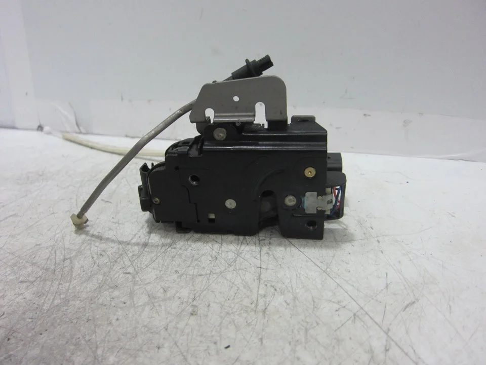 Foto de CERRADURA PUERTA DELANTERA DERECHA AUDI A2 (8Z) 1.4 16V (75 CV / 55 KW) referencia 8Z1837016E