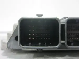 Foto de CENTRALITA MOTOR UCE CITROEN C4 BERLINA 1.6 HDi CAT (9HY / DV6TED4) (109 CV / 80 KW) referencia 9661773380 foto 4