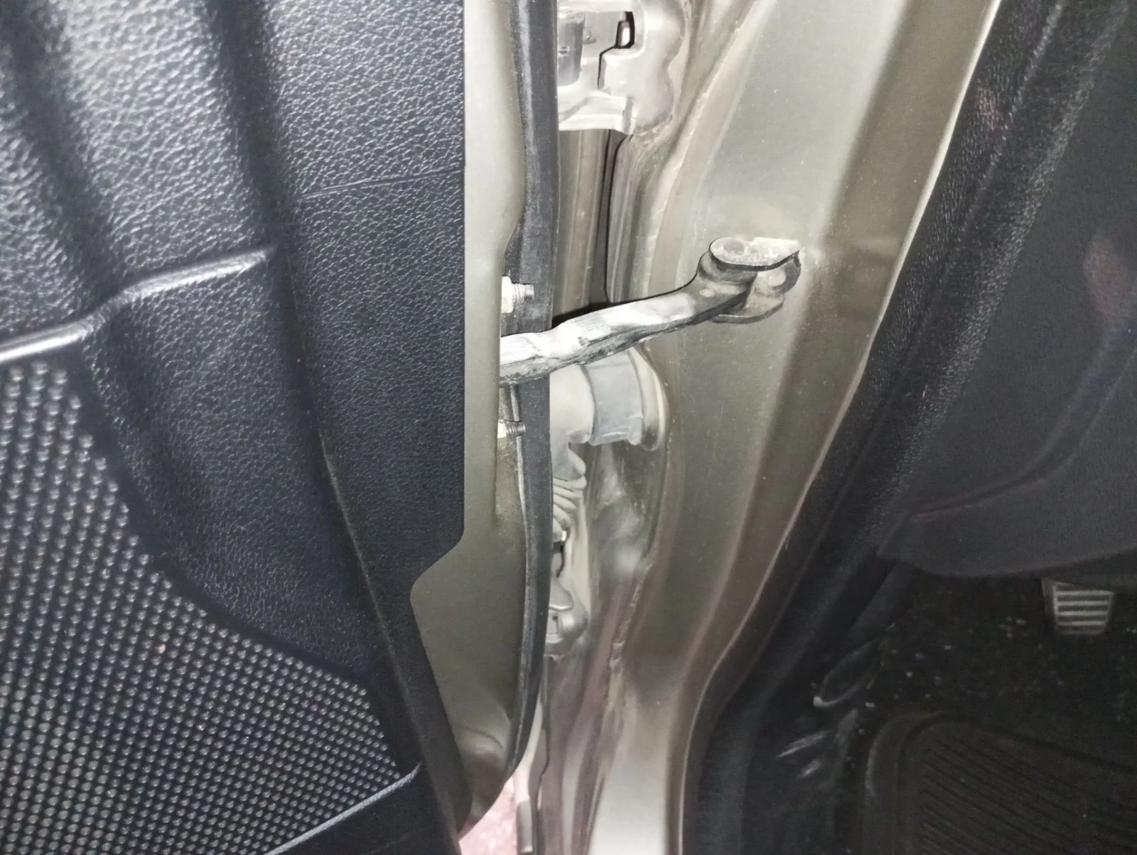 Foto de RETENEDOR PUERTA FORD FIESTA (CBK) 1.4 TDCi CAT (68 CV / 50 KW) referencia 1474245