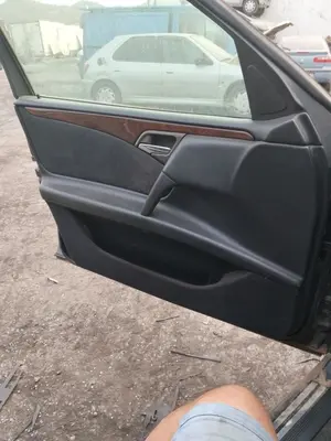 Foto de GUARNECIDO PUERTA DELANTERA IZQUIERDA MERCEDES-BENZ CLASE E (BM 210) BERLINA 3.0 Diesel CAT (136 CV / 100 KW) referencia A2107200570 FKZ