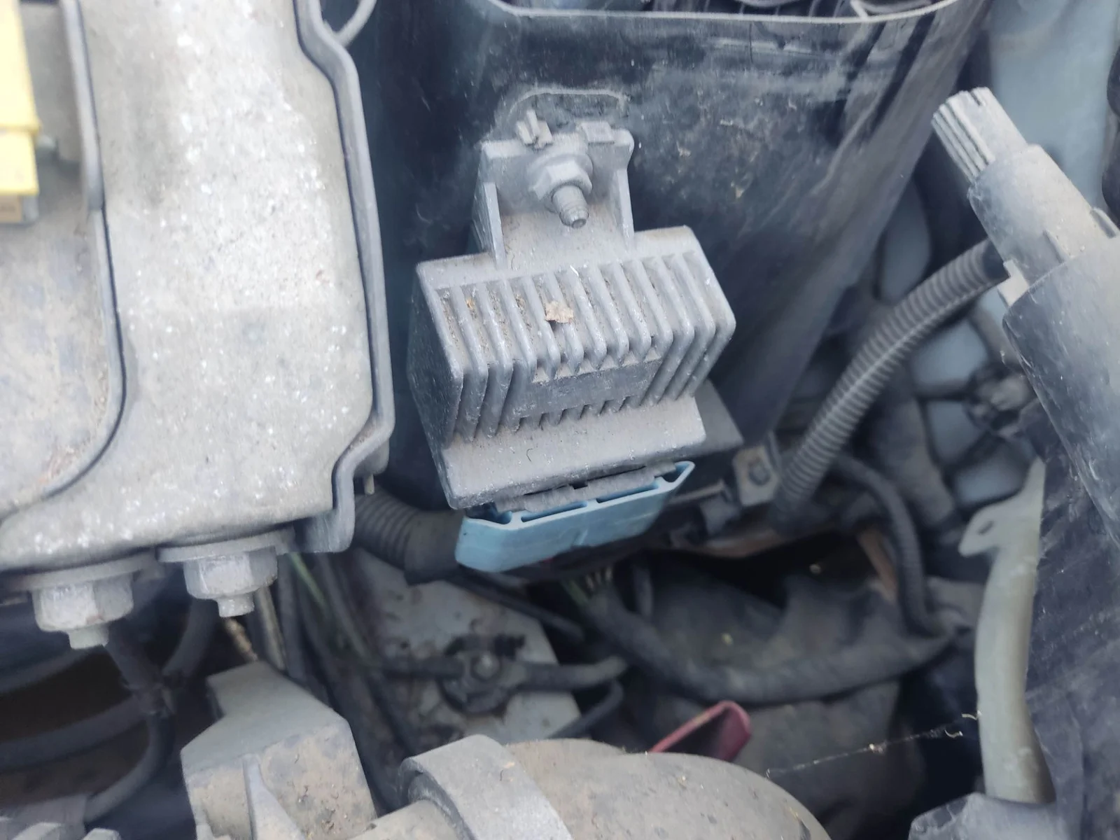 Foto de CAJA PRECALENTAMIENTO PEUGEOT PARTNER TEPEE 1.6 16V HDi CAT (9HT / DV6BTED4) (75 CV / 55 KW)