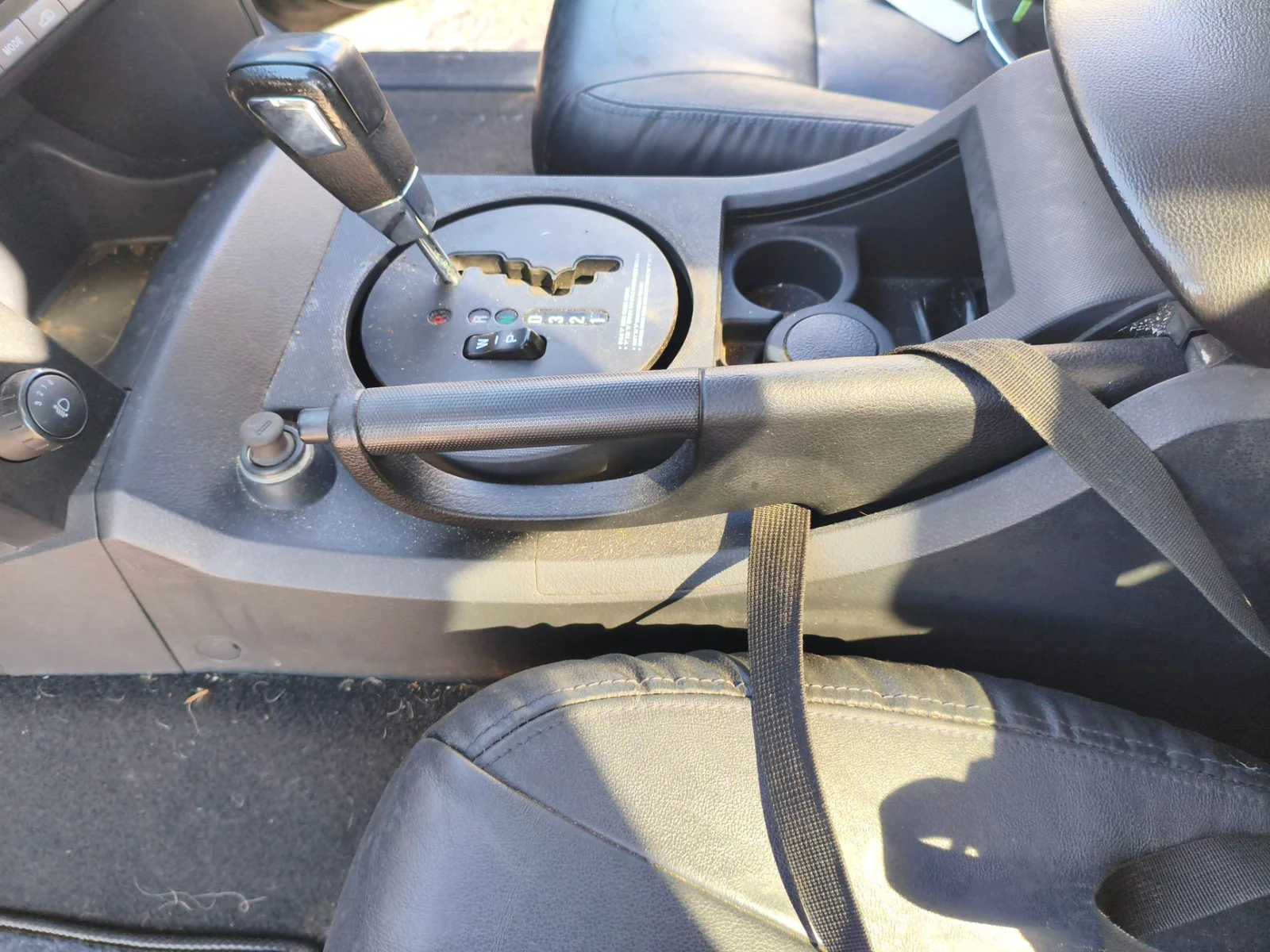 Foto de PALANCA FRENO SSANGYONG ACTYON 2.0 TD CAT (141 CV / 104 KW)