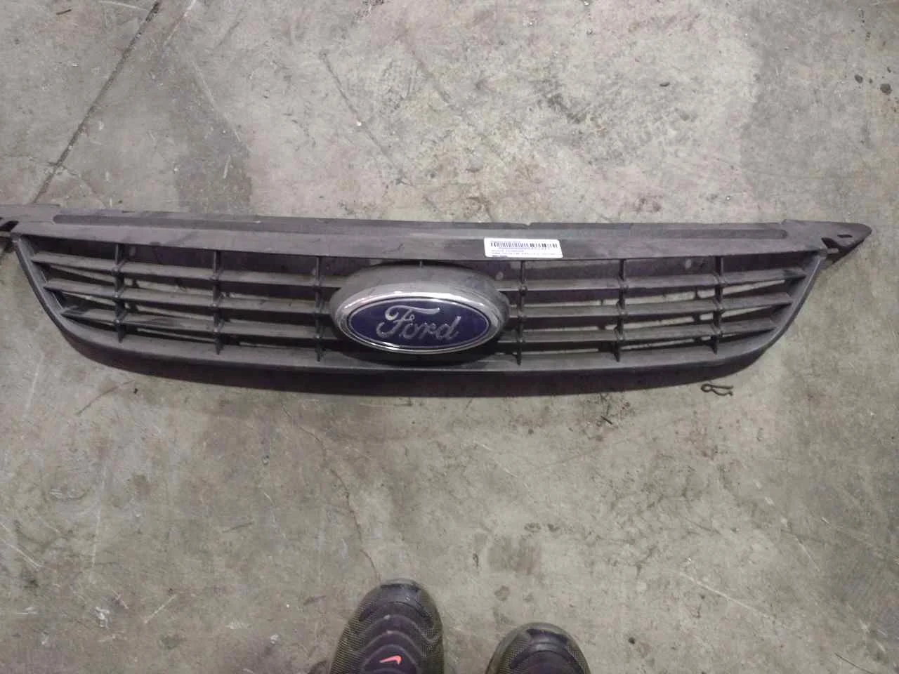 Foto de REJILLA DELANTERA FORD FOCUS BERLINA (CB4) referencia 8M518200
