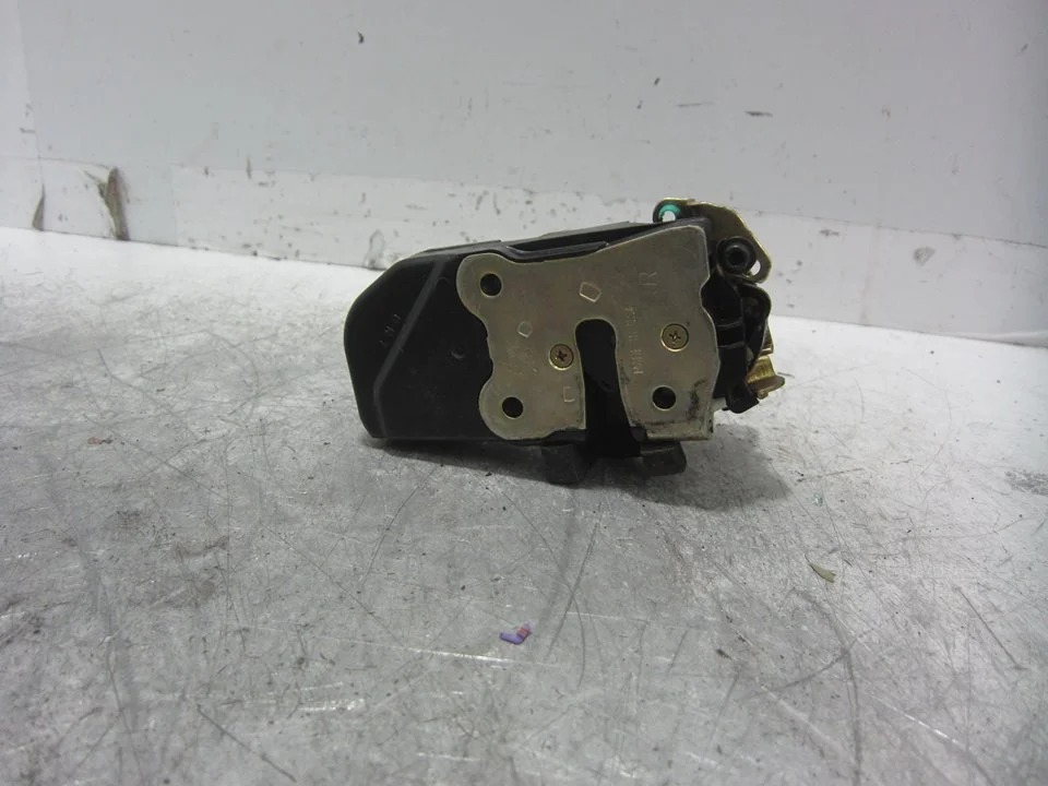Foto de CERRADURA PUERTA DELANTERA DERECHA CHRYSLER VOYAGER (RG) 2.4 CAT (147 CV / 108 KW) referencia 05109866AB