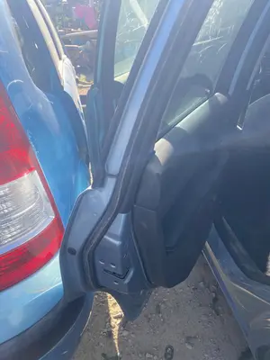 Foto de GOMAS CONTORNO PUERTA FORD FOCUS C-MAX (CAP)(2003) 1.6 TDCi CAT (109 CV / 80 KW)