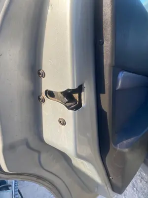 Foto de CERRADURA PUERTA TRASERA IZQUIERDA FORD FOCUS BERLINA (CAK)