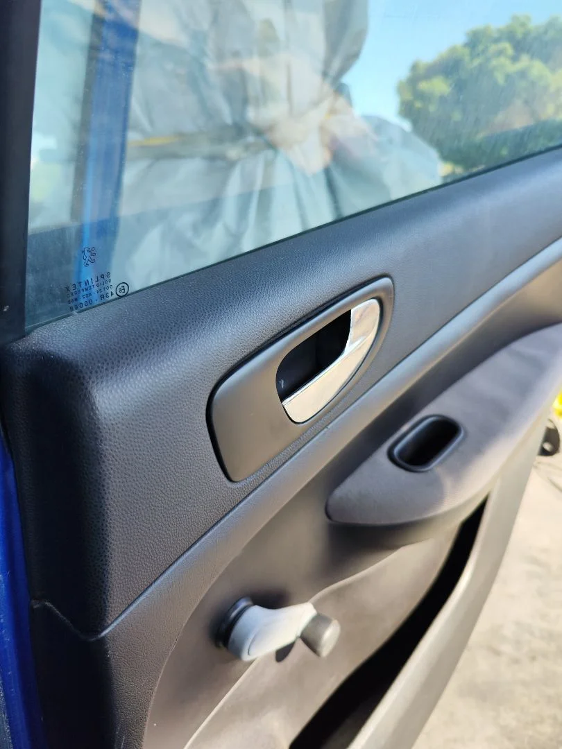 Foto de MANETA INTERIOR TRASERA DERECHA PEUGEOT 307 (S1)(04.2001) 1.6 16V CAT (109 CV / 80 KW) referencia 9143F5