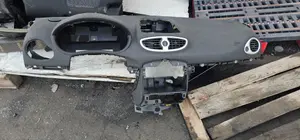 Foto de SALPICADERO RENAULT CLIO III 1.5 dCi Diesel CAT (86 CV / 63 KW)