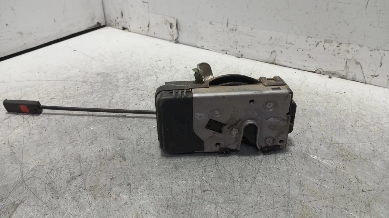 Foto de CERRADURA PUERTA DELANTERA DERECHA OPEL CORSA C 1.2 16V CAT (Z 12 XE / LW4) (75 CV / 55 KW) referencia 24434885