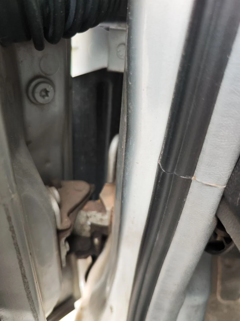 Foto de RETENEDOR PUERTA SKODA OCTAVIA BERLINA (1U2) 1.9 TDI (90 CV / 66 KW) referencia 1Z0837249D