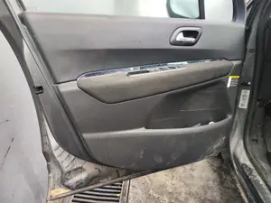 Foto de GUARNECIDO PUERTA DELANTERA IZQUIERDA PEUGEOT 5008 1.6 HDi FAP CAT (9HZ / DV6TED4) (109 CV / 80 KW)