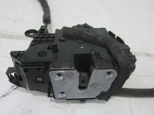 Foto de CERRADURA PUERTA TRASERA DERECHA NISSAN MICRA (K14) 0.9 CAT (90 CV / 66 KW) referencia 825005FA0A foto 2