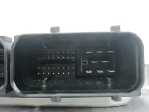 Foto de CENTRALITA MOTOR UCE VOLKSWAGEN PASSAT BERLINA (3B3) 1.9 TDI (131 CV / 96 KW) referencia 0281011205 foto 4