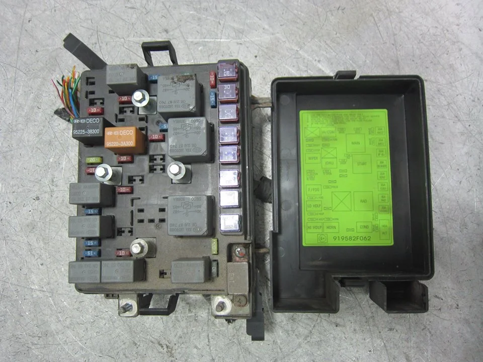 Foto de CAJA RELES / FUSIBLES KIA CERATO (LD) 1.6 CAT (105 CV / 77 KW) referencia 919552F192
