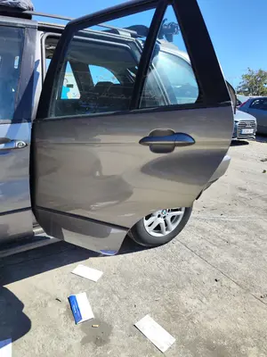 Foto de PUERTA TRASERA IZQUIERDA BMW SERIE X5 (E53) 3.0 Turbodiesel CAT (218 CV / 160 KW) foto 2