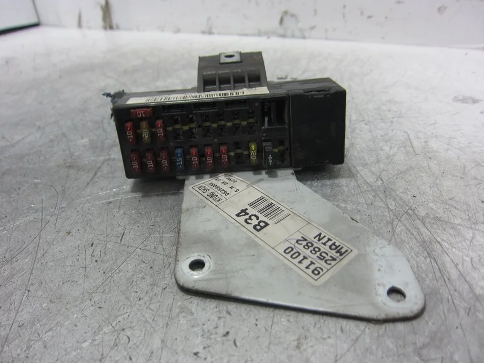 Foto de CAJA RELES / FUSIBLES HYUNDAI ACCENT (LC) 1.5 12V CAT (90 CV / 66 KW) referencia 9110025882