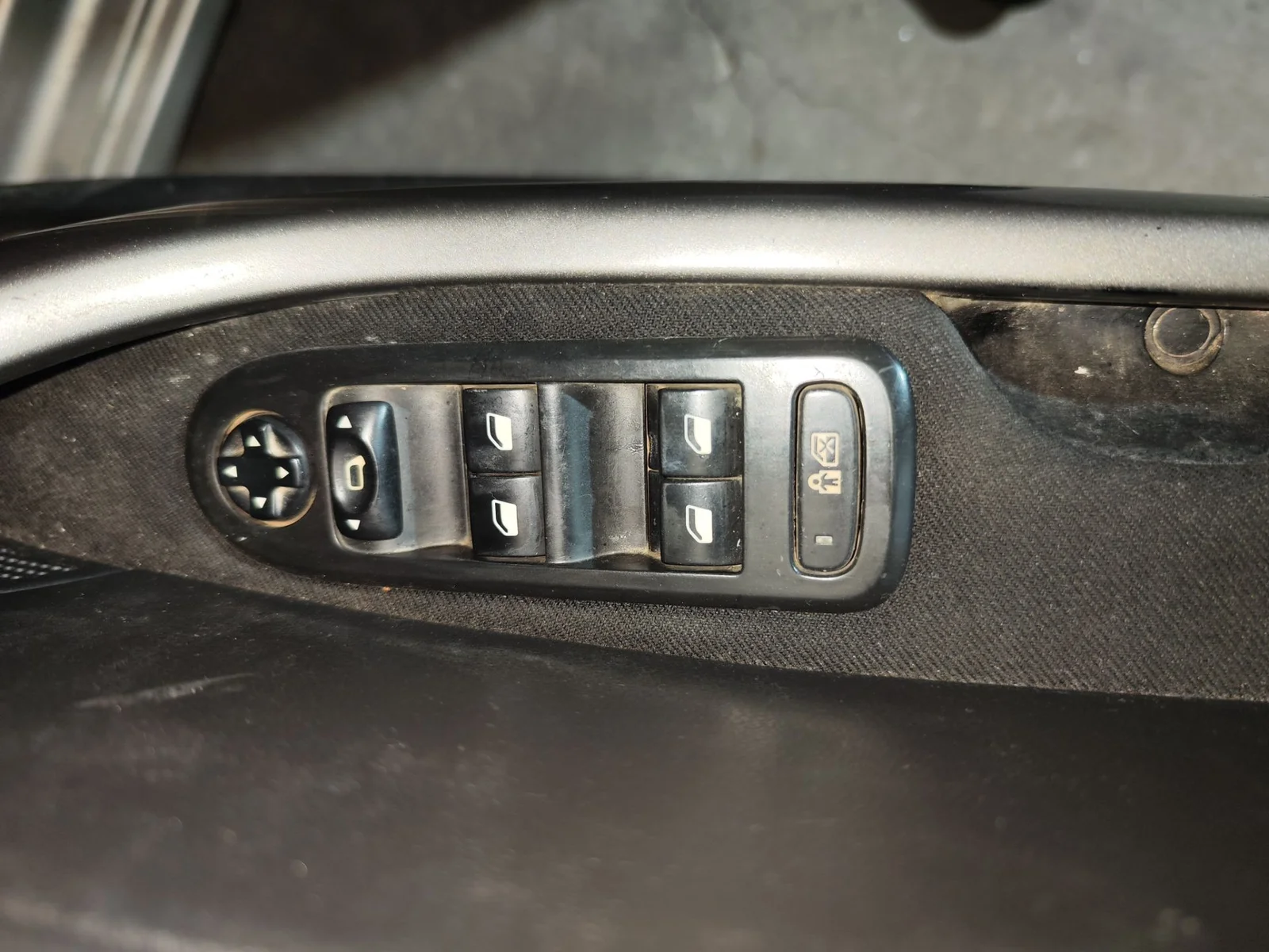 Foto de MANDO ELEVALUNAS DELANTERO IZQUIERDO PEUGEOT 308 SW 1.6 HDi FAP CAT (9HZ / DV6TED4) (109 CV / 80 KW) referencia 96644915XT