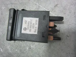 Foto de INTERRUPTOR VOLKSWAGEN PASSAT BERLINA (3B3) 1.9 TDI (131 CV / 96 KW) referencia 3B0959621C foto 4