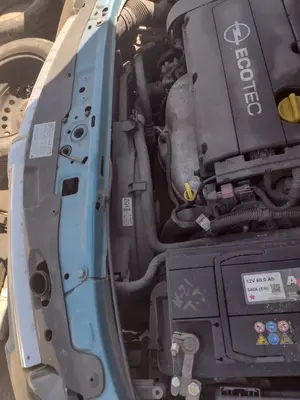 Foto de CONDENSADOR / RADIADOR  AIRE ACONDICIONADO OPEL ASTRA H BERLINA 1.6 16V (105 CV / 77 KW)
