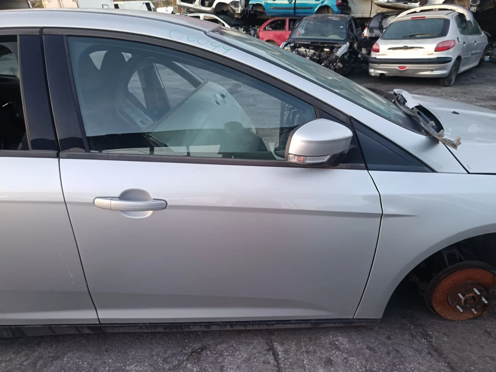 Foto de PUERTA DELANTERA DERECHA FORD FOCUS BERLINA (CEW) 1.0 EcoBoost CAT (125 CV / 92 KW)