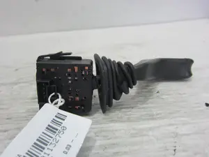 Foto de MANDO INTERMITENTES OPEL CORSA C 1.3 16V CDTI CAT (Z 13 DT / LN9) (69 CV / 51 KW) referencia 09185413 foto 5