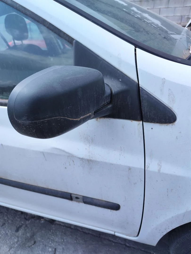 Foto de RETROVISOR DERECHO RENAULT CLIO III 1.2 16V (75 CV / 55 KW)