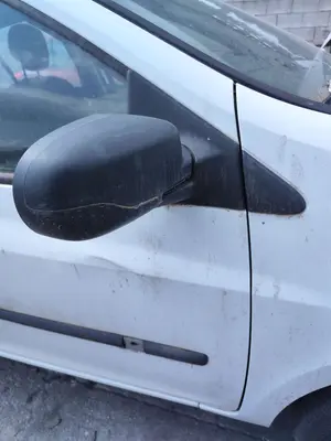 Foto de RETROVISOR DERECHO RENAULT CLIO III 1.2 16V (75 CV / 55 KW)