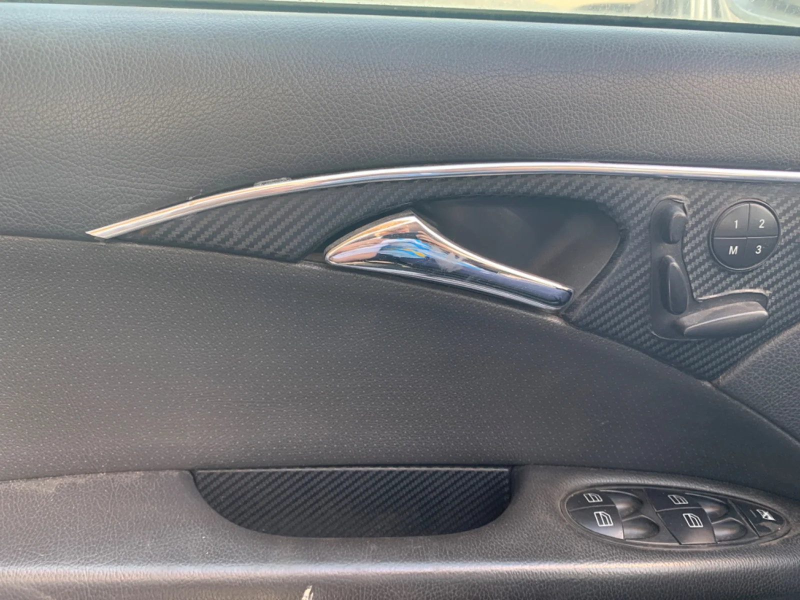 Foto de MANETA INTERIOR DELANTERA IZQUIERDA MERCEDES-BENZ CLASE E (BM 211) BERLINA 2.7 CDI CAT (177 CV / 130 KW) referencia A2117200128 9E97