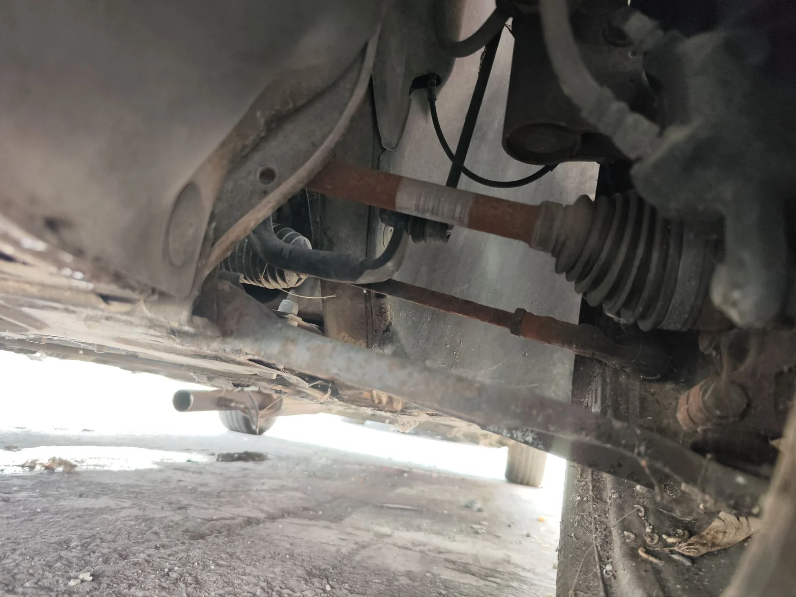 Foto de BRAZO SUSPENSION DELANTERO IZQUIERDO RENAULT CLIO III 1.2 16V (75 CV / 55 KW)