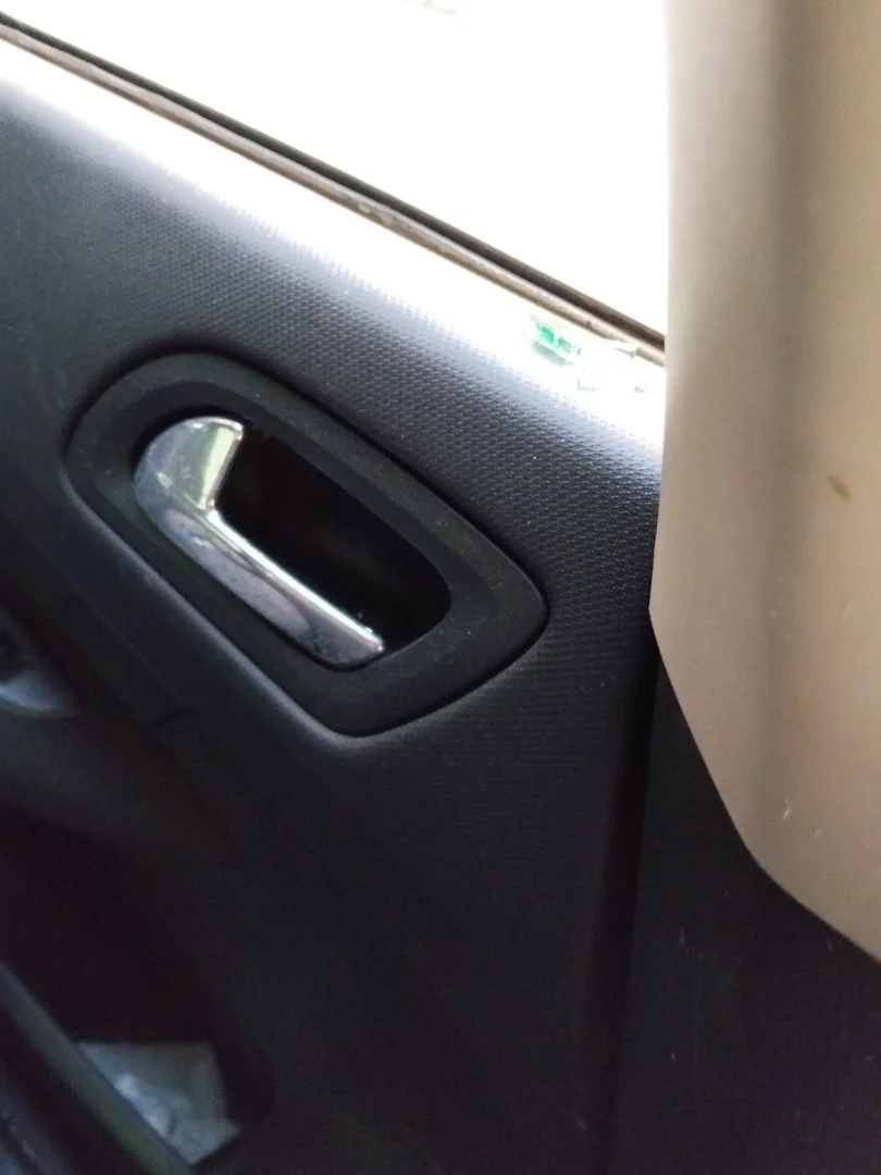 Foto de MANETA INTERIOR TRASERA IZQUIERDA PEUGEOT 308 SW 1.6 HDi FAP CAT (9HZ / DV6TED4) (109 CV / 80 KW)