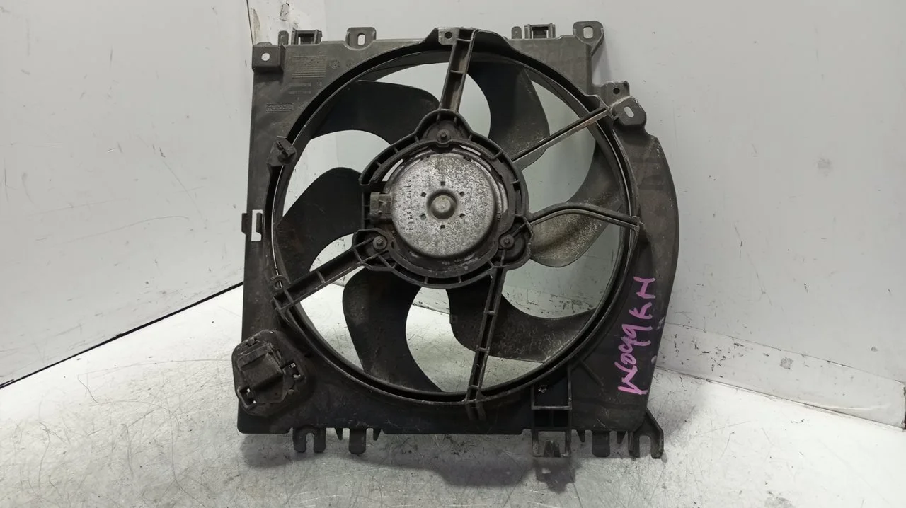 Foto de ELECTROVENTILADOR RENAULT CLIO III 1.2 16V (75 CV / 55 KW) referencia 8200688375