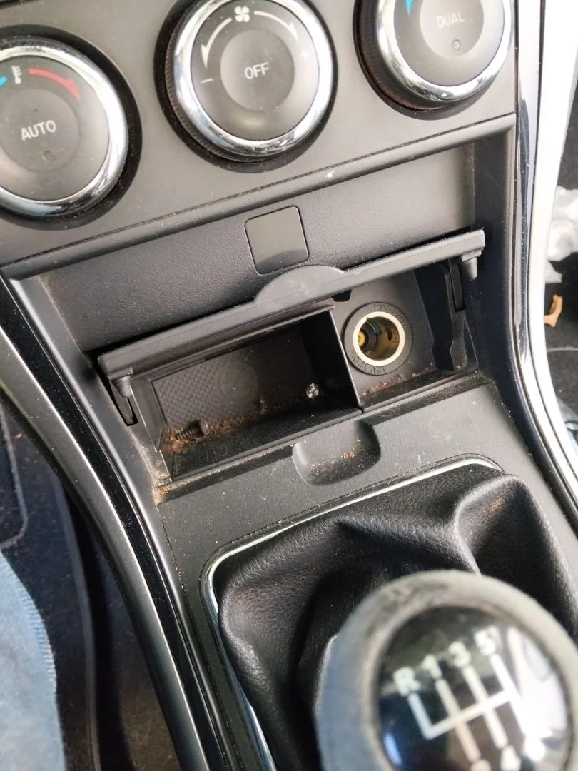 Foto de CENICERO MAZDA 6 BERLINA (GH) 2.2 Turbodiesel CAT (163 CV / 120 KW)
