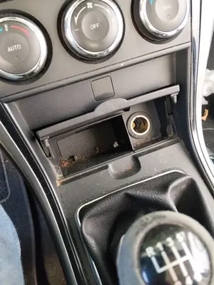 Foto de CENICERO MAZDA 6 BERLINA (GH) 2.2 Turbodiesel CAT (163 CV / 120 KW)