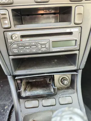 Foto de SISTEMA AUDIO / RADIO CD VOLVO S40 BERLINA 1.6 CAT (109 CV / 80 KW) foto 2