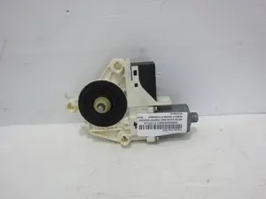 Foto de MOTOR ELEVALUNAS TRASERO IZQUIERDO RENAULT LAGUNA III BERLINA 2.0 dCi Diesel CAT (131 CV / 96 KW) referencia 827310001R foto 6