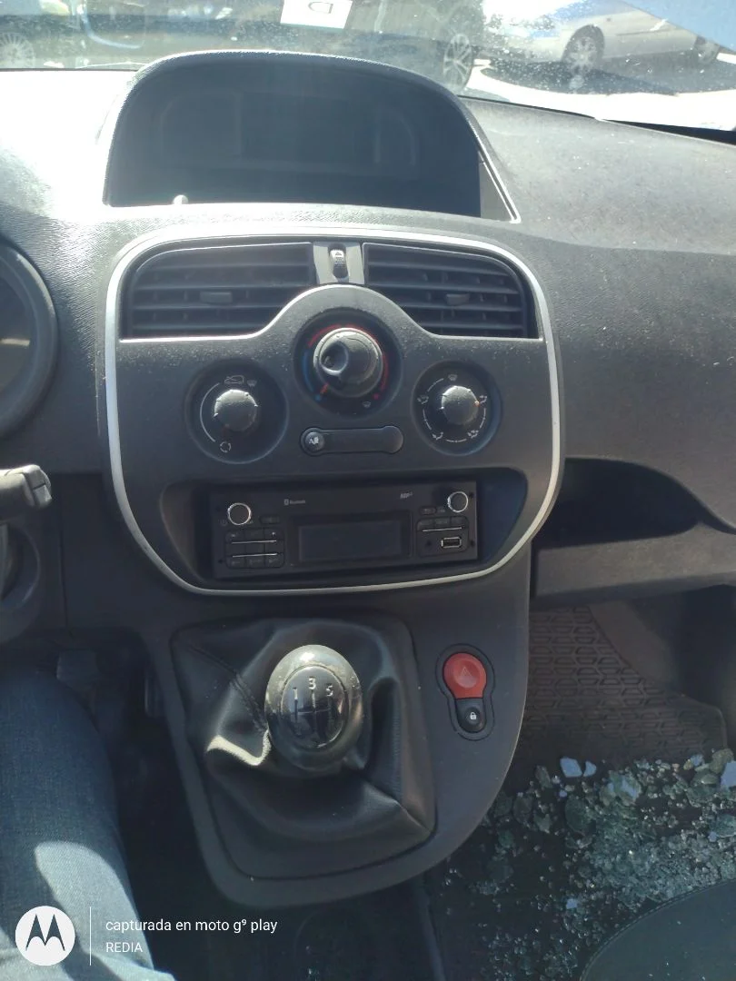Foto de CONSOLA CENTRAL RENAULT KANGOO II (F/KW0) 1.5 dCi Diesel FAP (90 CV / 66 KW)